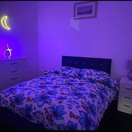 Appartement Modern 2-Bed Flat In Salford à Manchester Extérieur photo