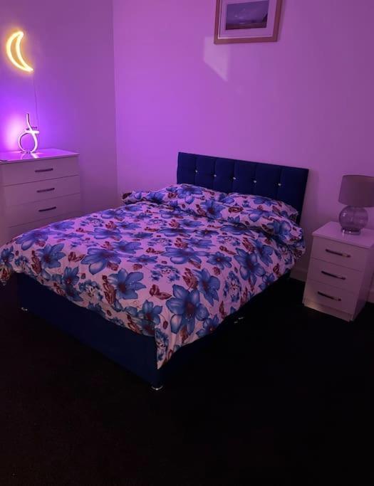 Appartement Modern 2-Bed Flat In Salford à Manchester Extérieur photo